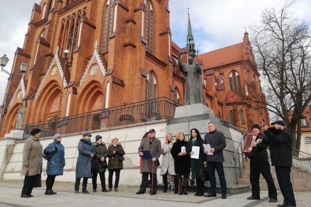 Ataki antykościelne, antykatolickie i antypolskie. Białostoccy radni bronią papieża