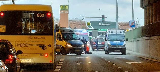 Są utrudnienia przy tunelu Fieldorfa Nila. Mogło dojść do próby samobójczej