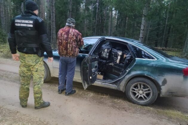 Niewielki samochód a duży ładunek. I to nielegalny