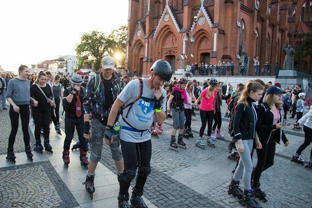 Na ulice miasta wracają rolkarze. Rusza nowy sezon Nightskating Białystok