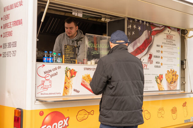 Na białostocki stadion zjechały się food trucki [ZDJĘCIA]