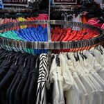 Czy ubrania są coraz gorszej jakości? Konsumenci są niezadowoleni
