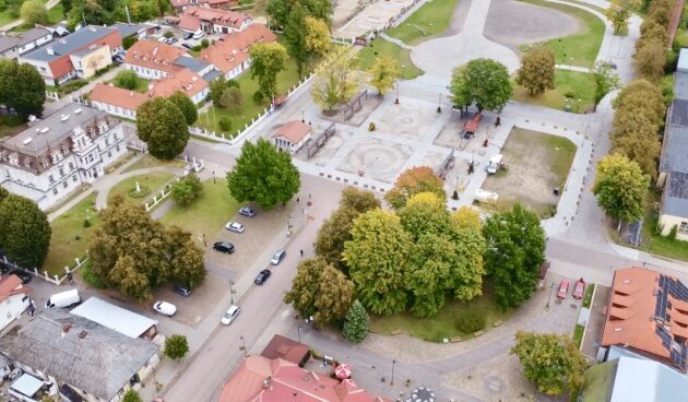 Rozbudowa supraskiego rynku. Władze uspokajają: "betonozy nie będzie"