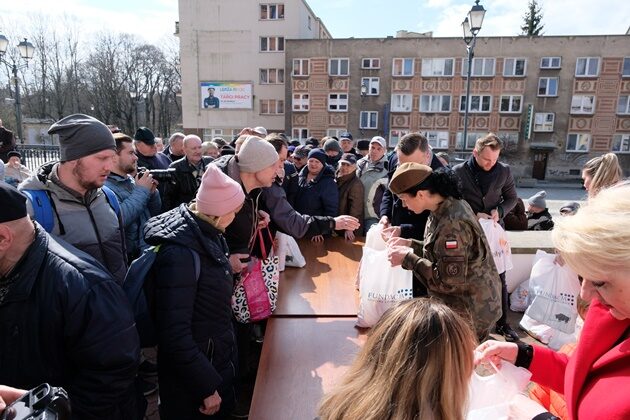 Potrzebujący mogli otrzymać paczki wielkanocne [ZDJĘCIA]