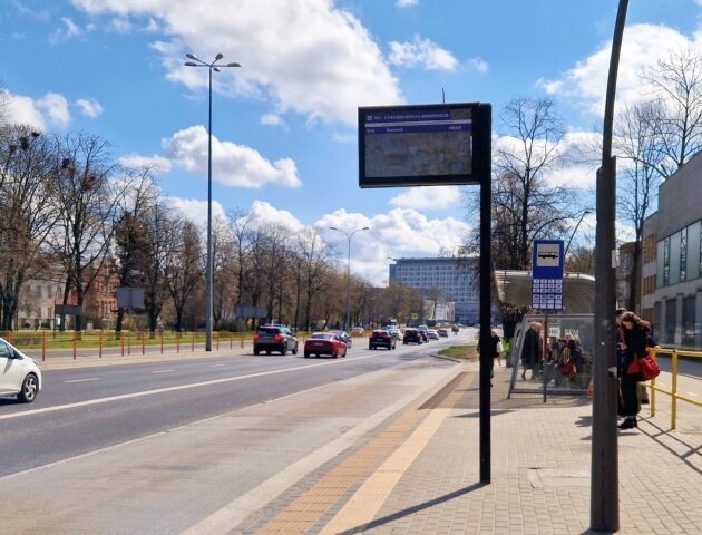 Na al. Piłsudskiego wciąż nie działa tablica z rozkładem jazdy. Dlaczego?