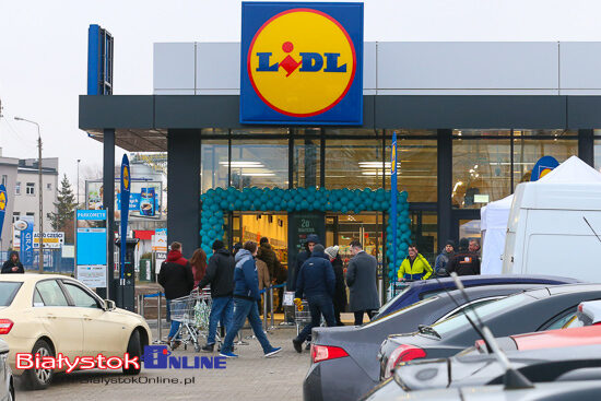 Niedziela handlowa i długi weekend. Jak pracują Biedronka, Lidl, hipermarkety i galerie?