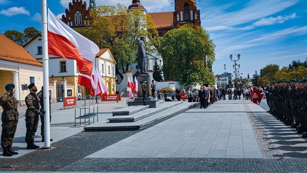 W Białymstoku uroczyście obchodzono Dzień Flagi