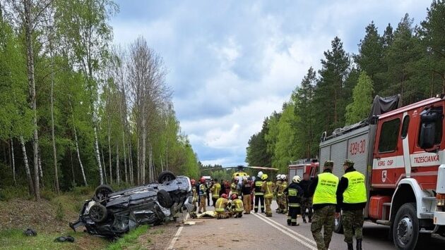 Dachowanie pod Zabłudowem. Zginęły 2 osoby [ZDJĘCIA]