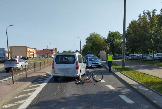 Osobówka potrąciła rowerzystę. Zabrał go helikopter LPR