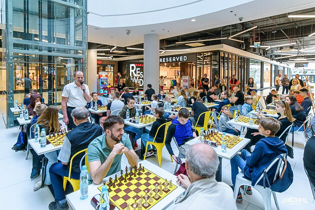 Turniej w Galerii Jurowieckiej. Jedni robili zakupy, inni grali w szachy