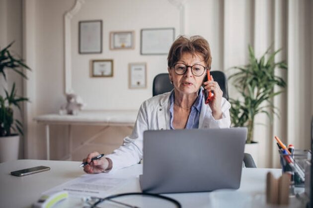 Mimo emerytury, seniorzy coraz częściej pozostają na rynku pracy