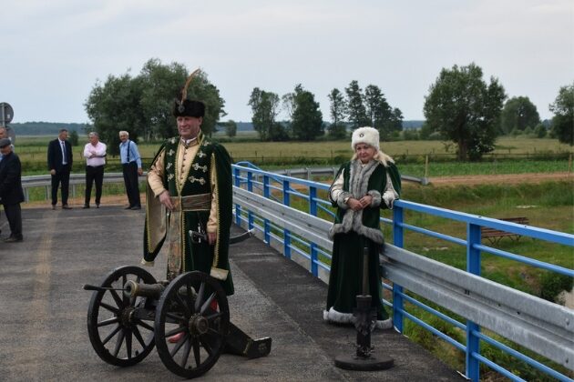 Stary drewniany most w końcu zastąpiony przez nowy