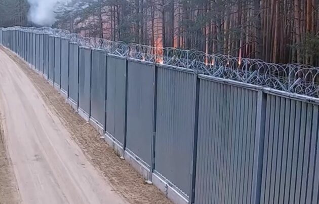 Wybuchł pożar. Godzinę zwlekali z wezwaniem straży pożarnej [WIDEO]