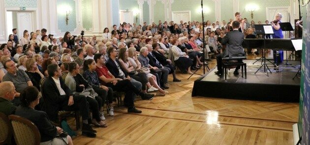 Gra na instrumencie wymyślonym przez Leonarda da Vinci. Nadchodzi 15. Julliet EM Festival