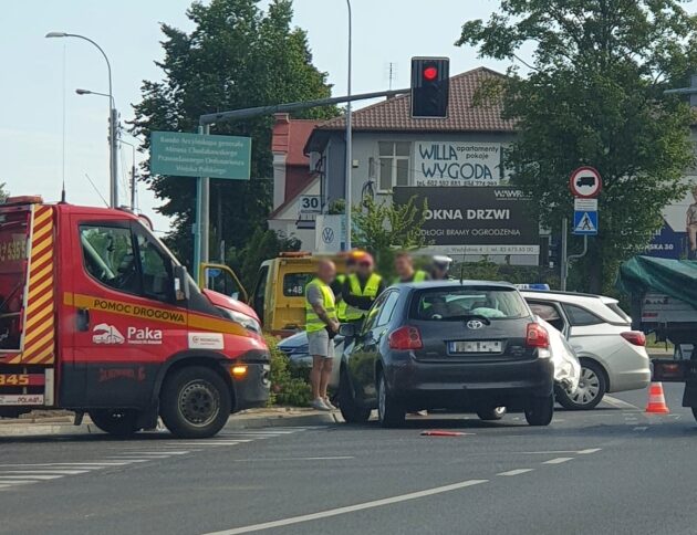 Wypadek na rondzie. Są utrudnienia