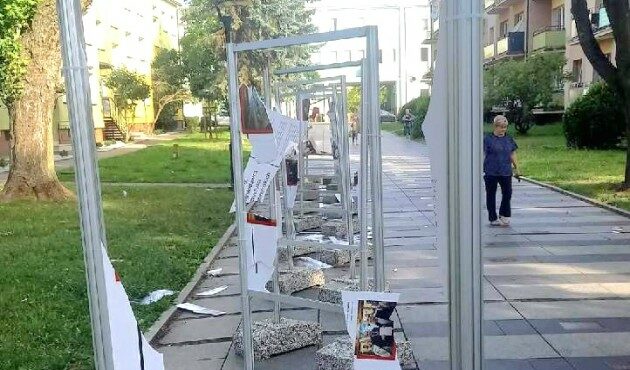 Zniszczono wystawę w centrum miasta. Organizatorzy apelują o podjęcie działań