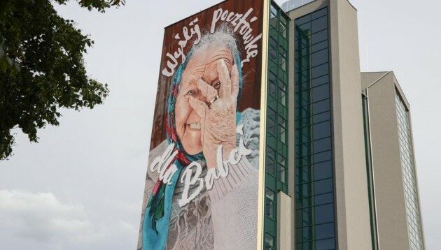 Już jest! Mural z babcią Eugenią oficjalnie powrócił do naszego miasta