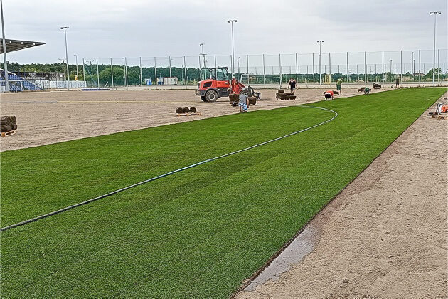 Ruch Wysokie Mazowieckie będzie miał nową murawę. Klub otrzymał też pokaźny czek