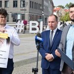 Andruszkiewicz atakuje Hołownię: "Głosując na niego, z pudełka wyskoczy Donald Tusk"