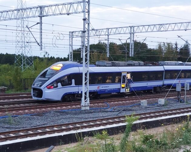 Specjalna komisja wyjaśni przyczynę wykolejenia się pociągu na nowych torach