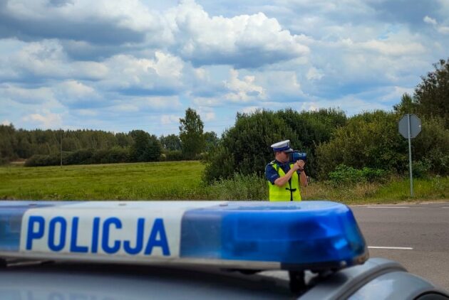 Gnał z prędkością 149 km/h. Miał sądowy zakaz prowadzenia pojazdów i był poszukiwany