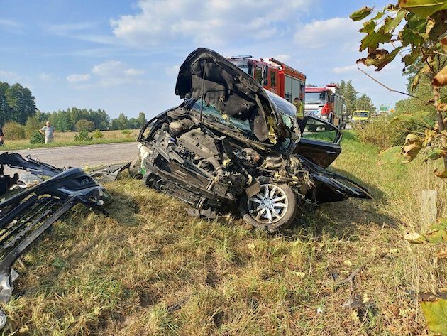 Kierowca wjechał w tira podczas wyprzedzania