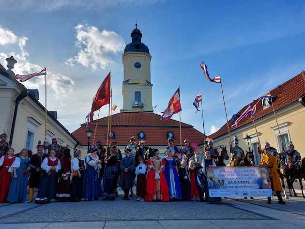 Husaria, damy dworu, a nawet król i królowa. Tak wyglądała tegoroczna Parada Branickich