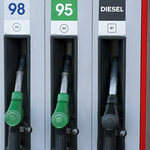 Co się dzieje na stacjach paliw? Ceny mocno spadły, a powinny rosnąć