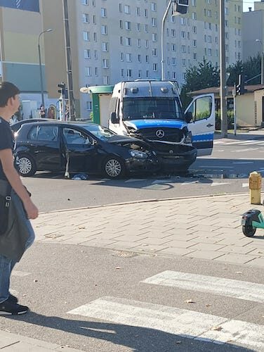 Zderzenie z radiowozem na środku białostockiego skrzyżowania [UTRUDNIENIA!] 