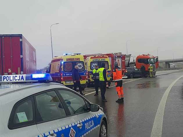 Fatalne warunki na drogach! Kilkadziesiąt kolizji i dużo utrudnień