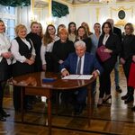 Prezydent Białegostoku namówiony przez kobiety podpisał ważną deklarację