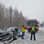 Samochód osobowy zderzył się z pługiem