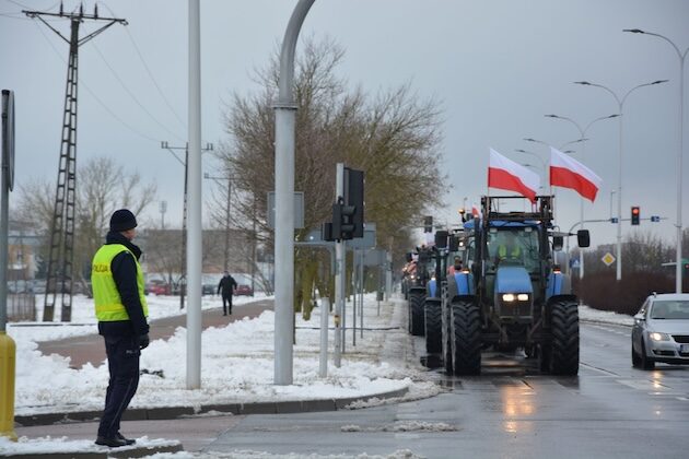 Rolnicy wciąż walczą. Uwaga na utrudnienia w Marianowie 