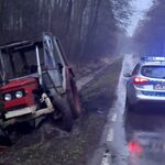 Kierowca ciągnika wjechał do rowu i zasnął 