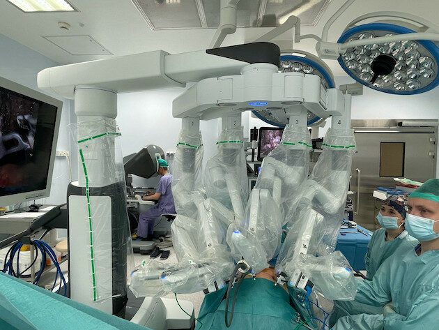 Robot da Vinci w BCO. Odwzorowuje ruchy chirurga. Kosztował fortunę