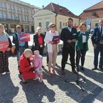 Tusk wprowadza "babciowe". Lewica przypomina o swoim programie dla aktywnych rodziców