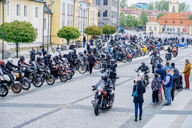Motocykliści opanowali Rynek Kościuszki. Za nami huczna inauguracja sezonu [ZDJĘCIA]