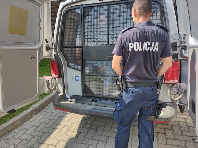 Poszukiwani w rękach podlaskich policjantów. Jeden z nich wpadł, bo pił piwo na przystanku