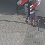Ukradli flagi. Po upublicznieniu nagrania sami zgłosili się na policję