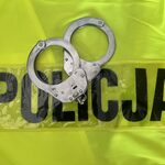 Włożył do plecaka 16 piw i chciał wyjść bez płacenia. Ktoś stanął mu na drodze