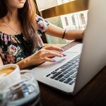 Chciała sprzedać marynarkę przez internet. Straciła 5 tys. zł