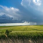 IMGW ostrzega przed silnymi burzami. Miasto podpowiada, gdzie udać się po worki z piaskiem