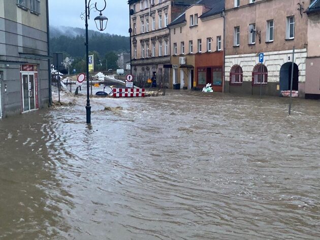 Zbiórki dla powodzian. Zobacz jak i gdzie możesz pomóc![LISTA]
