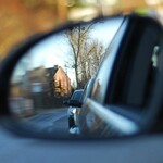 17-latek uciekał przed policją. Jazdę zakończył wjeżdżając w garaż