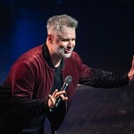 Igor Kwiatkowski w "Introwertyku". Absurdalny humor i świeże spojrzenie na życie!