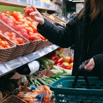 Inflacja w Polsce niższa niż prognozowano. Ceny rosną wolniej