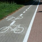 Przejazd rowerzystów, wrotkarzy, motocyklistów i prace drogowe. Czas na utrudnienia