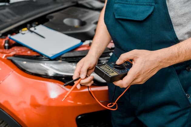 Diagnoza problemów z elektryką auta - od bezpiecznika do poważnej awarii