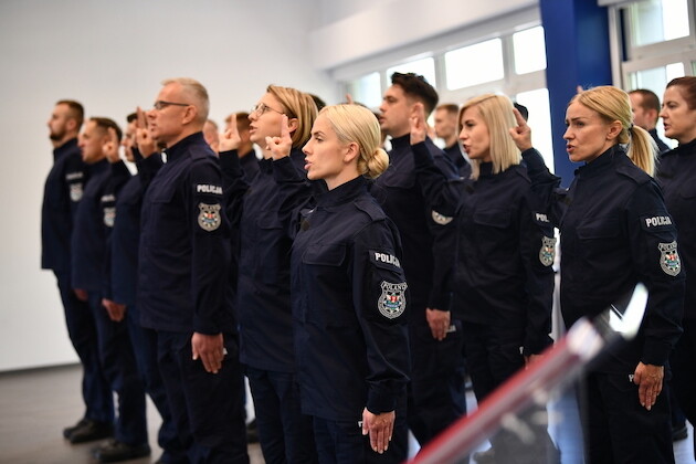 Nowi funkcjonariusze w szeregach podlaskiej policji. 26 osób złożyło ślubowanie