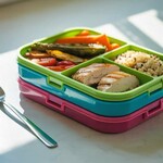 Catering dietetyczny - czy warto? Sprawdź, dla kogo dieta pudełkowa to strzał w dziesiątkę